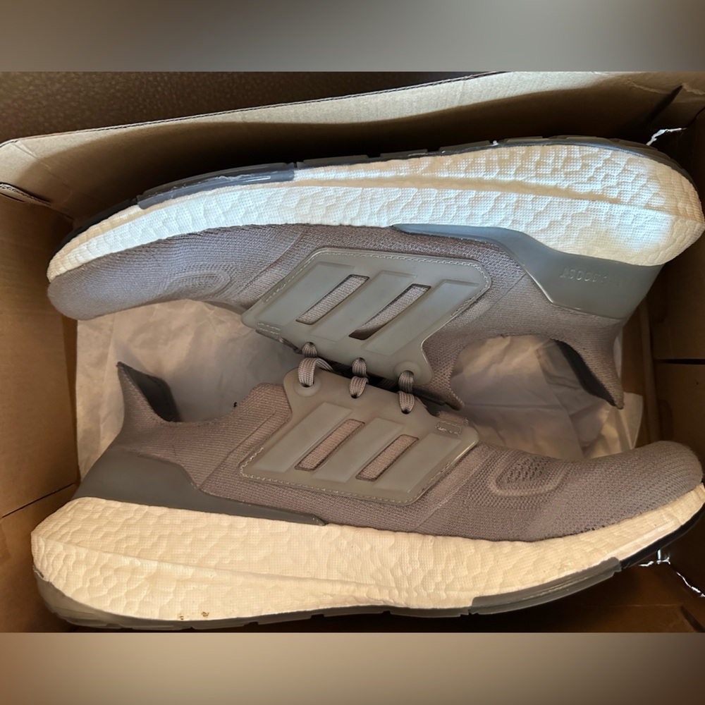 Adidas Ultraboost 22